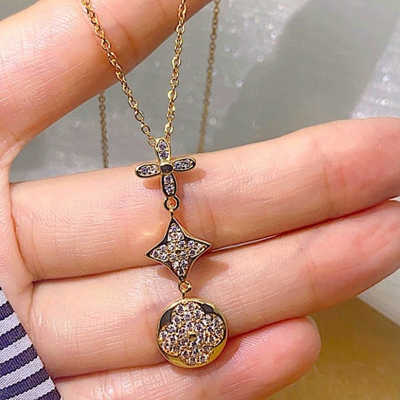 Gold Flour Leaf Clover Cubic Zircon Necklace - Picture 2 of 6